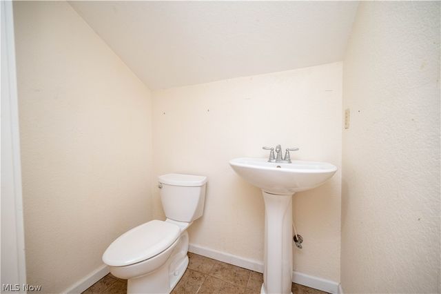 3555 W South Range Road, Columbiana, OH 44408