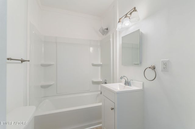 4102 Geyland Heights Rd, Knoxville, TN 37920