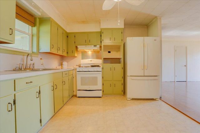 536 Hospital Dr, Raceland, LA 70394