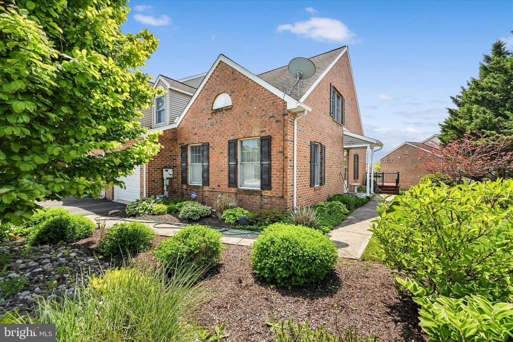 13 SPRING HILL LN, Mountville, PA 17554
