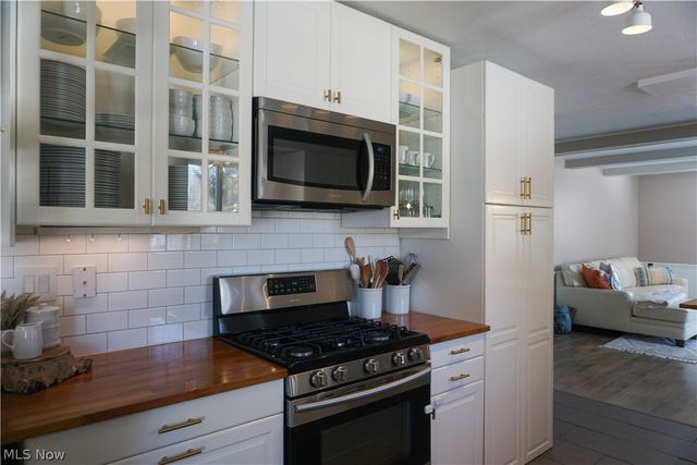 2887 Greenridge Road, Norton, OH 44203