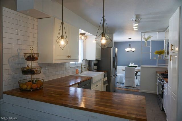 2887 Greenridge Road, Norton, OH 44203