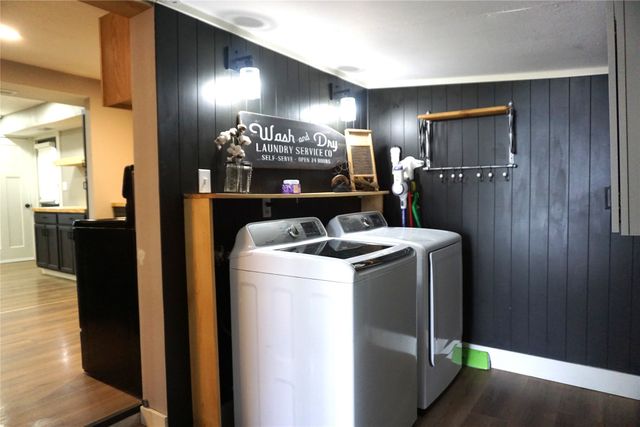 1755 280th Street, Winterset, IA 50273