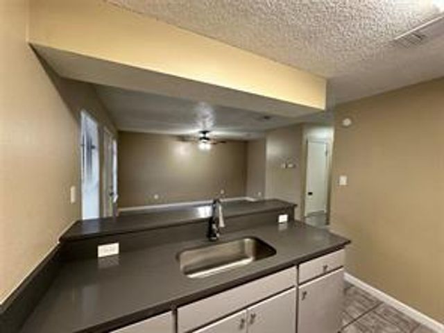 4607 E 12th ST 1, Austin, TX 78721