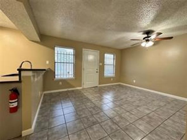 4607 E 12th ST 1, Austin, TX 78721