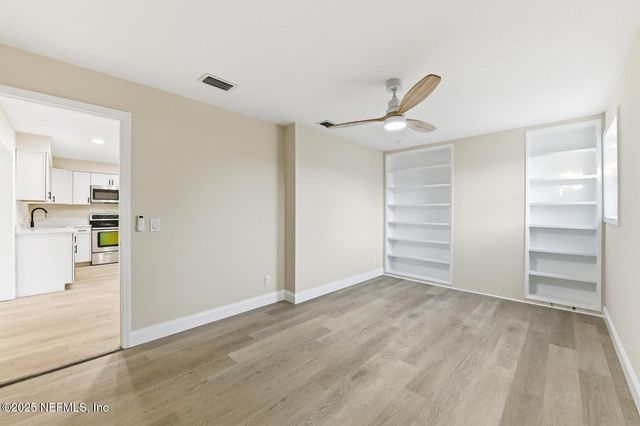 3042 SKIPPER Lane, Jacksonville, FL 32216
