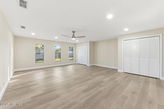 3042 SKIPPER Lane, Jacksonville, FL 32216