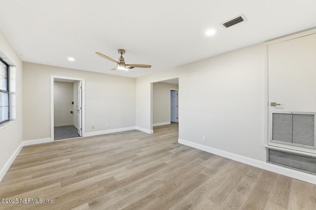 3042 SKIPPER Lane, Jacksonville, FL 32216