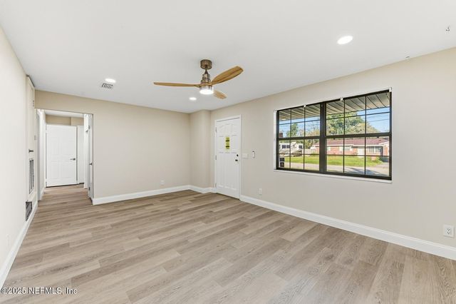3042 SKIPPER Lane, Jacksonville, FL 32216