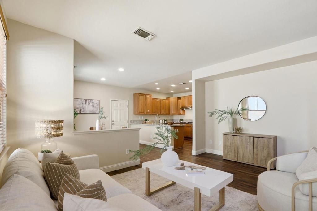 Image 9 of property listing at 657 Woodland Terrace, San Jose, CA 95112