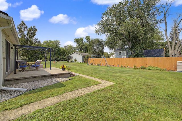 7676 Southmoor Drive, Monroe, MI 48161