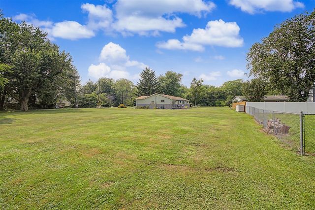 7676 Southmoor Drive, Monroe, MI 48161