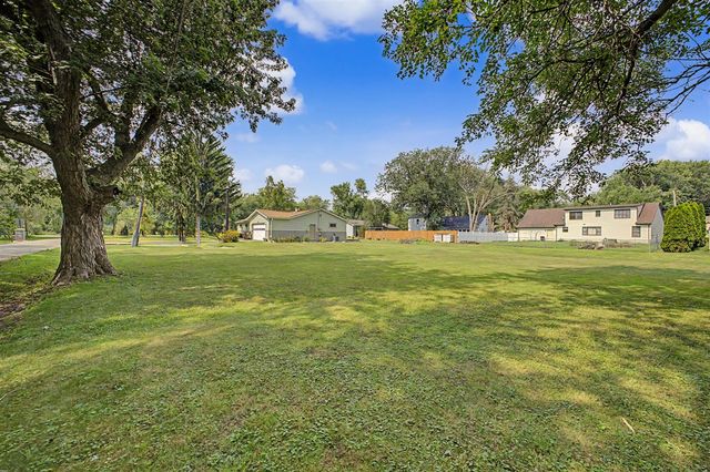 7676 Southmoor Drive, Monroe, MI 48161