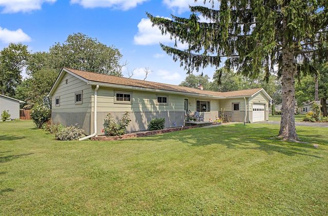 7676 Southmoor Drive, Monroe, MI 48161