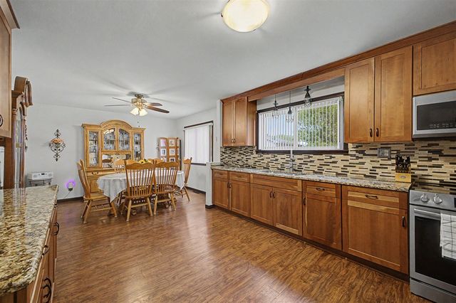 7676 Southmoor Drive, Monroe, MI 48161