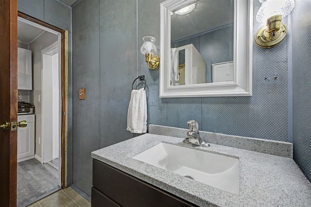 7676 Southmoor Drive, Monroe, MI 48161