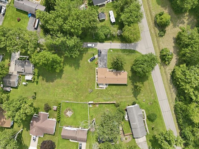 7676 Southmoor Drive, Monroe, MI 48161