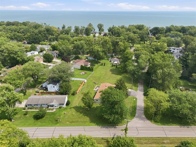 7676 Southmoor Drive, Monroe, MI 48161