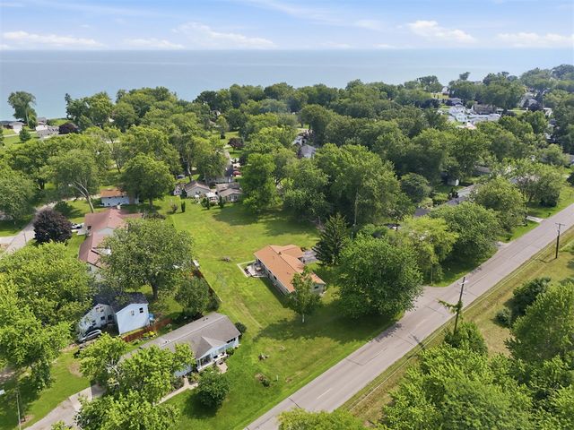 7676 Southmoor Drive, Monroe, MI 48161