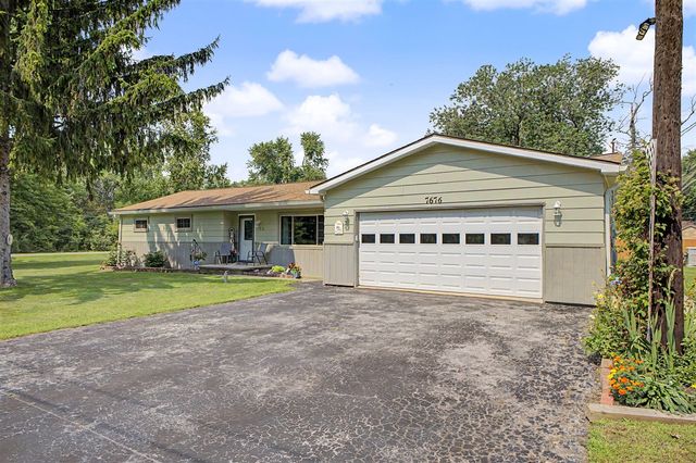 7676 Southmoor Drive, Monroe, MI 48161