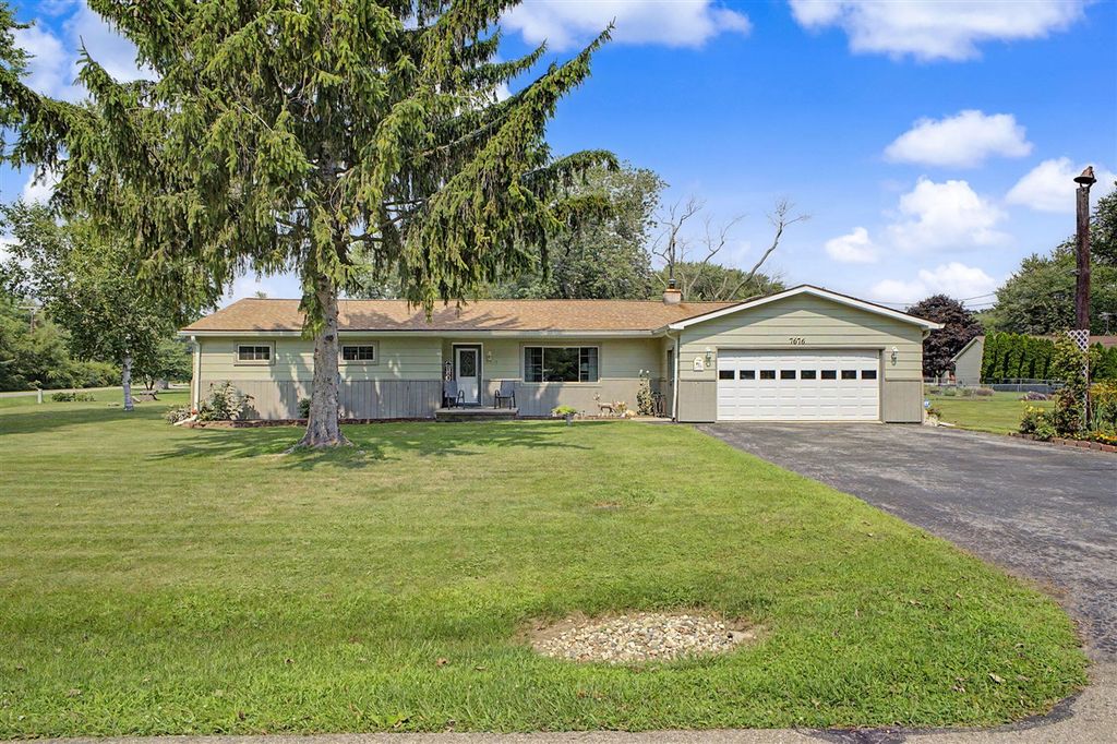 7676 Southmoor Drive, Monroe, MI 48161