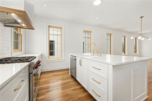 351 SE 4th Street, Bentonville, AR 72712