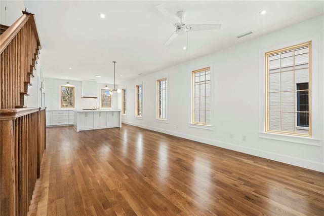 351 SE 4th Street, Bentonville, AR 72712