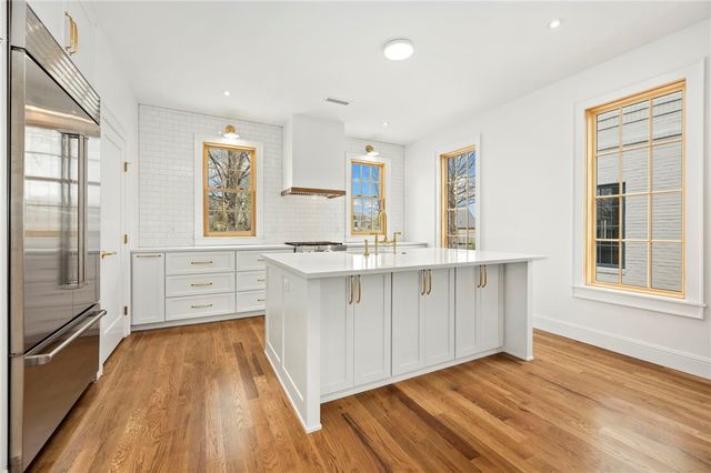 351 SE 4th Street, Bentonville, AR 72712