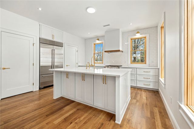 351 SE 4th Street, Bentonville, AR 72712