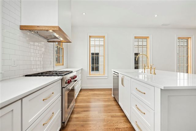 351 SE 4th Street, Bentonville, AR 72712