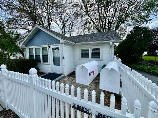 6 N Pistakee Lake Road, Fox Lake, IL 60020