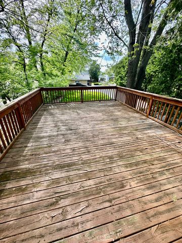 6 N Pistakee Lake Road, Fox Lake, IL 60020