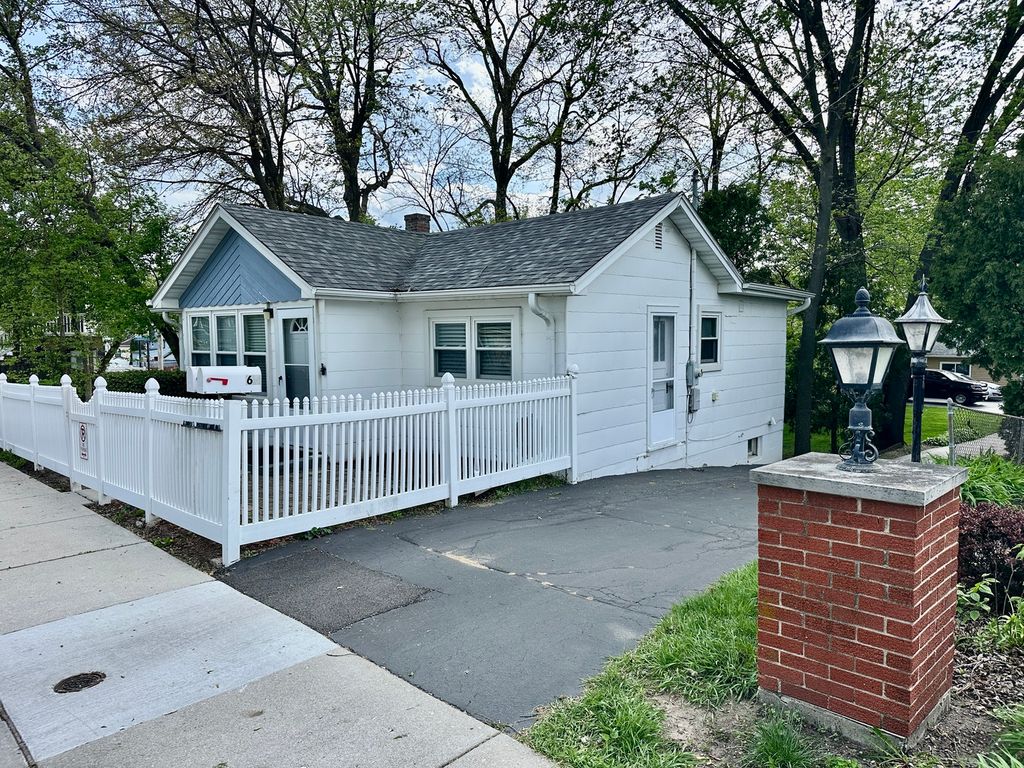 6 N Pistakee Lake Road, Fox Lake, IL 60020