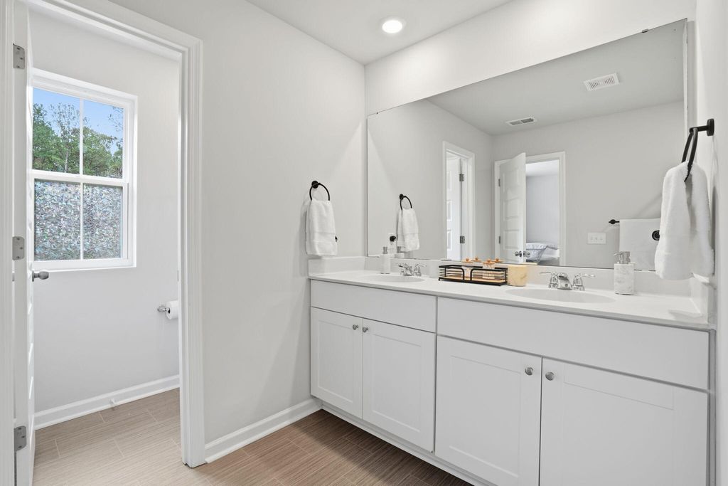 Image 12 of property listing at 4117 Quincy Adams Lane, North Charleston, SC 29418