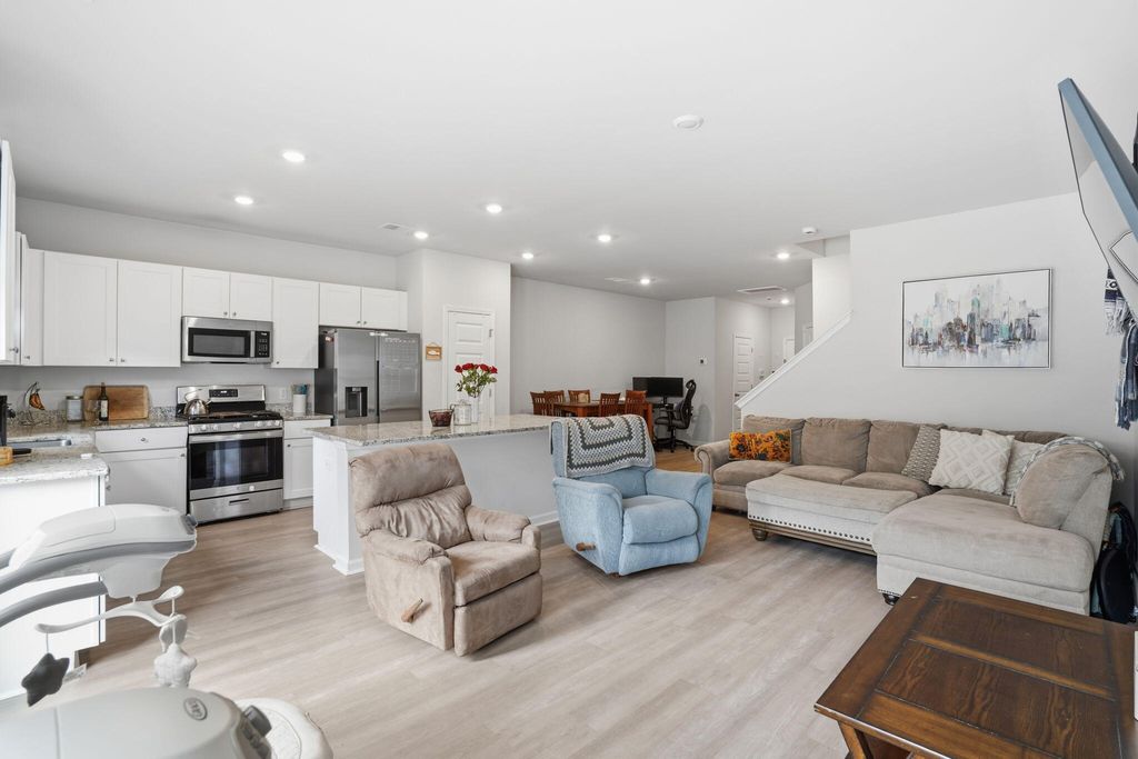 Image 7 of property listing at 4117 Quincy Adams Lane, North Charleston, SC 29418