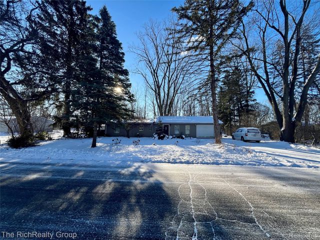 1818 Swaney Road, Walled Lake, MI 48390