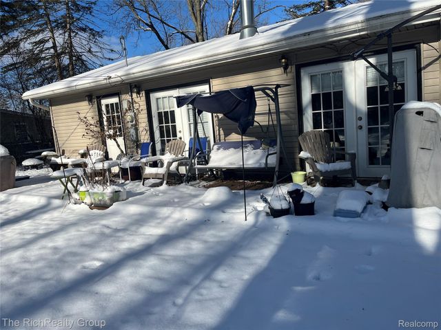 1818 Swaney Road, Walled Lake, MI 48390