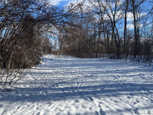 1818 Swaney Road, Walled Lake, MI 48390