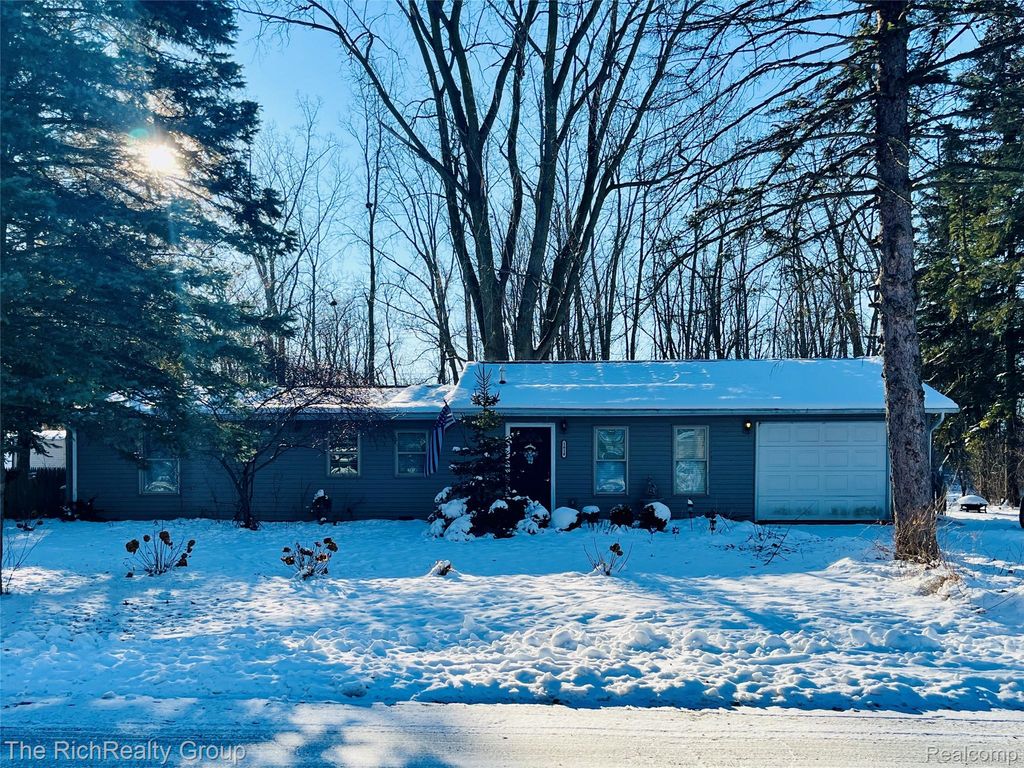 1818 Swaney Road, Walled Lake, MI 48390