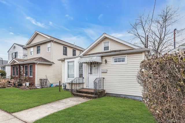 949 N 7th Street, New Hyde Park, NY 11040