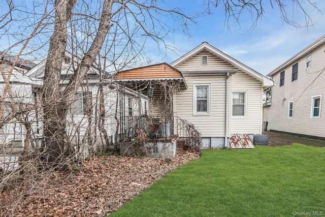 949 N 7th Street, New Hyde Park, NY 11040