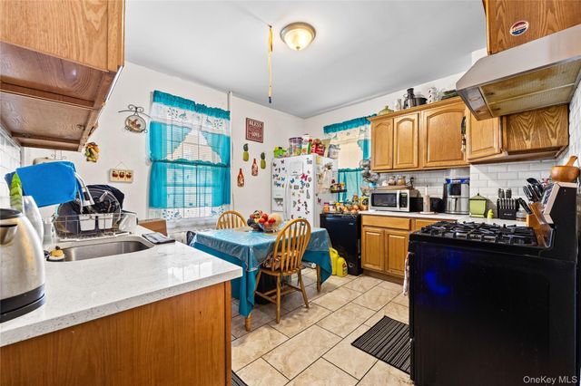 667 E 230th Street, Bronx, NY 10466