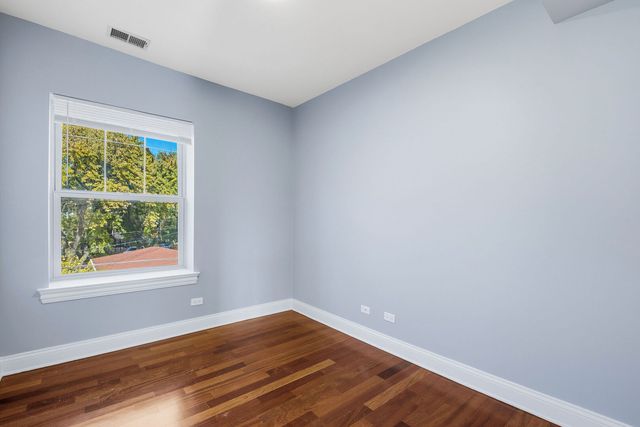 4109 W Eastwood Avenue 2, Chicago, IL 60630