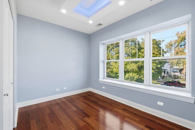 4109 W Eastwood Avenue 2, Chicago, IL 60630