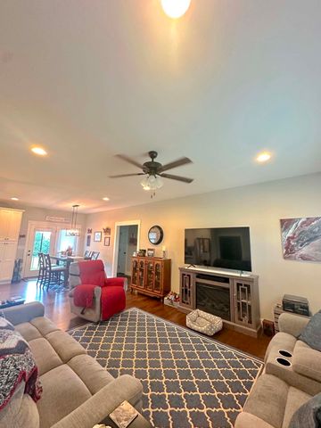 311 Autumn Hills Dr, Rickman, TN 38580