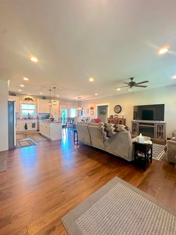 311 Autumn Hills Dr, Rickman, TN 38580
