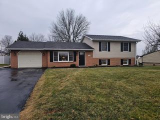 260 BAUMGARDNER DR, Greencastle, PA 17225