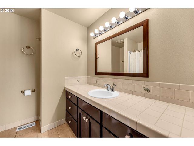 6328 Ne 159TH St, Vancouver, WA 98686