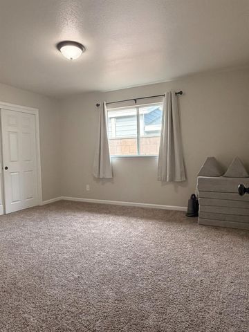 275 N Peach Avenue, Clovis, CA 93612