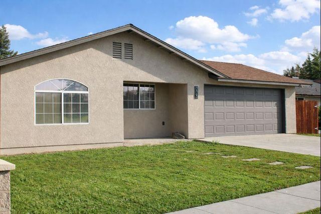 275 N Peach, Clovis, CA 93612